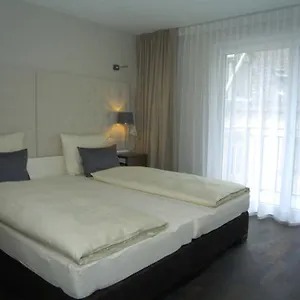 4* מלון Europa Style