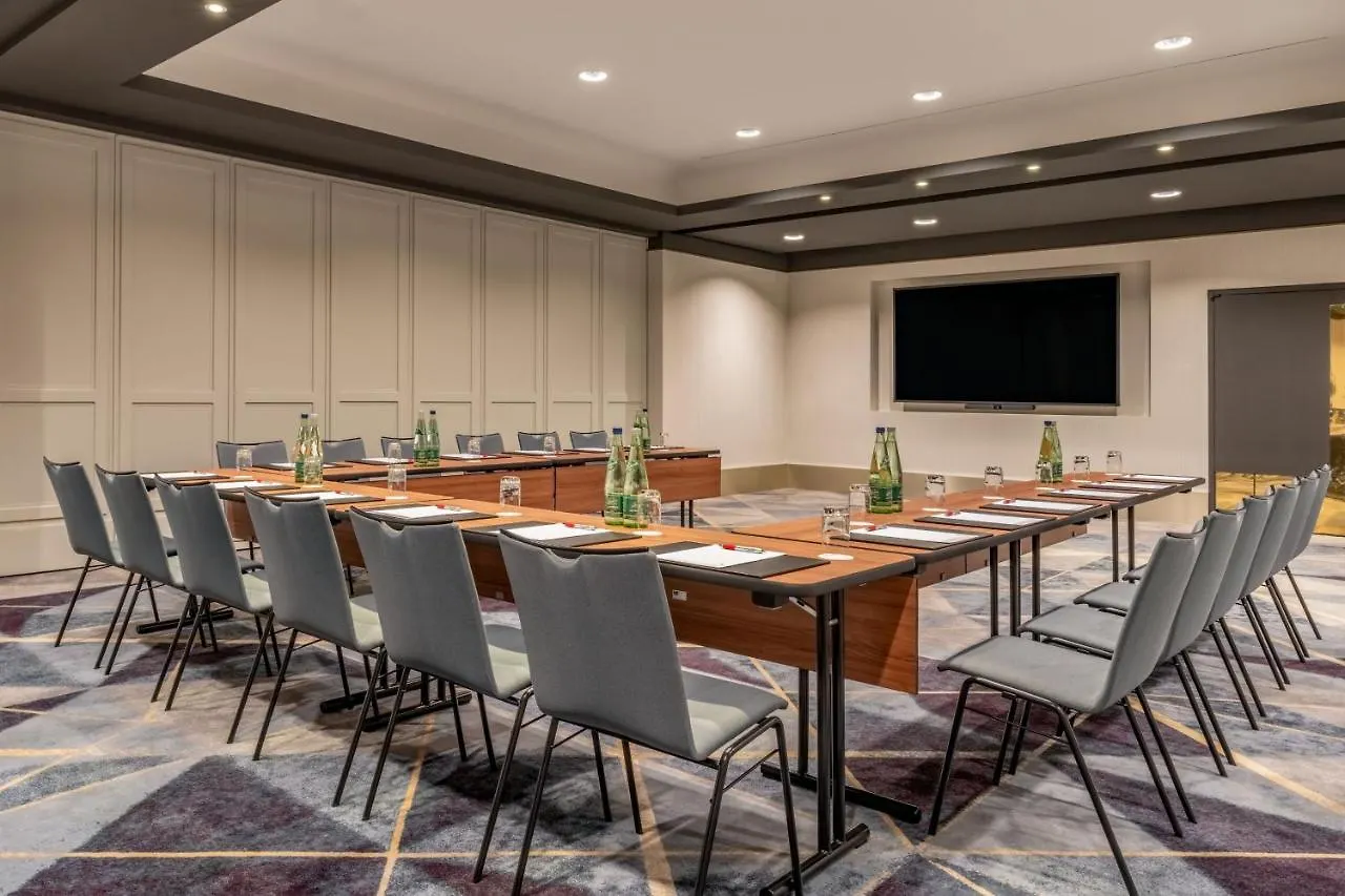 פרנקפורט Frankfurt Marriott Hotel 5*,